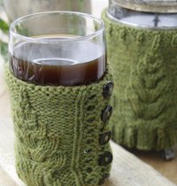 DROPS Knitted Christmas Tree Cup Cozy